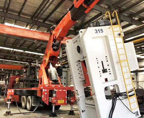 榕江附近随车吊出租，轻松解决运输难题