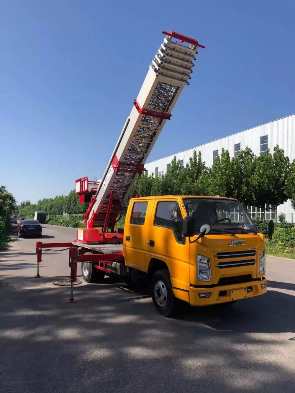 榕江附近的云梯车出租服务：轻松解决高空作业需求