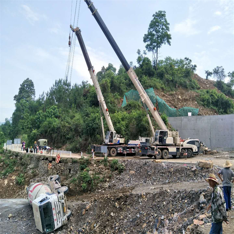 榕江汽车掉沟里叫吊车救援要多少钱